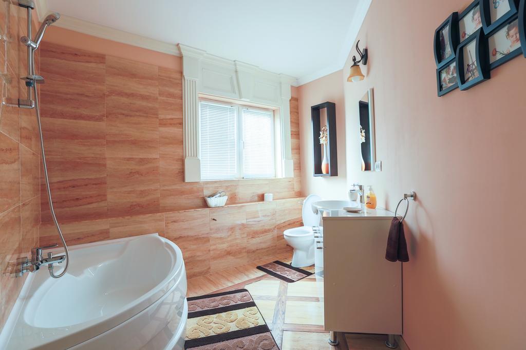 Casa Iulia Hotel Hateg Phòng bức ảnh